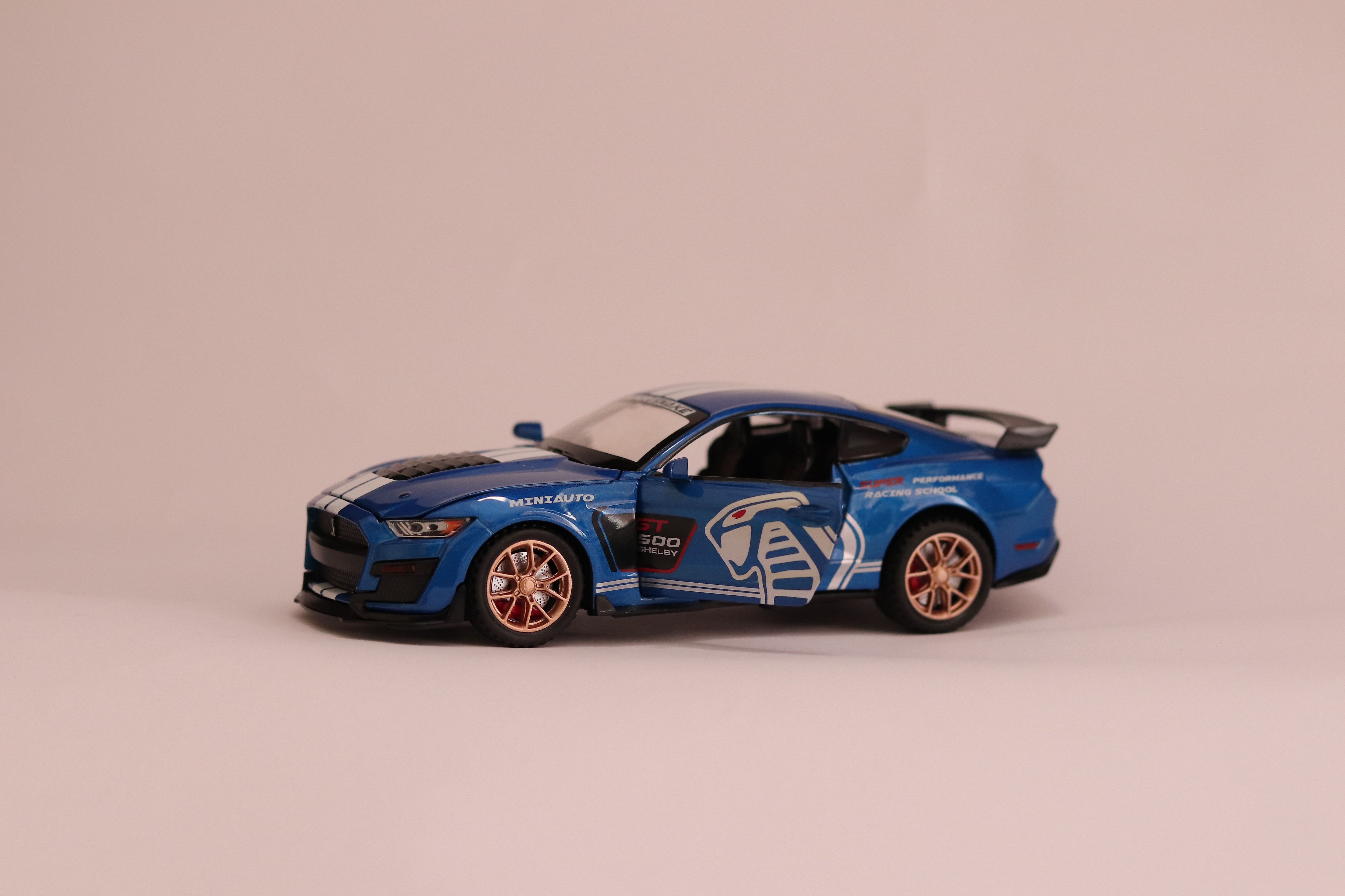 Mustang Shelby GT500 (SUPER SNAKE) 3