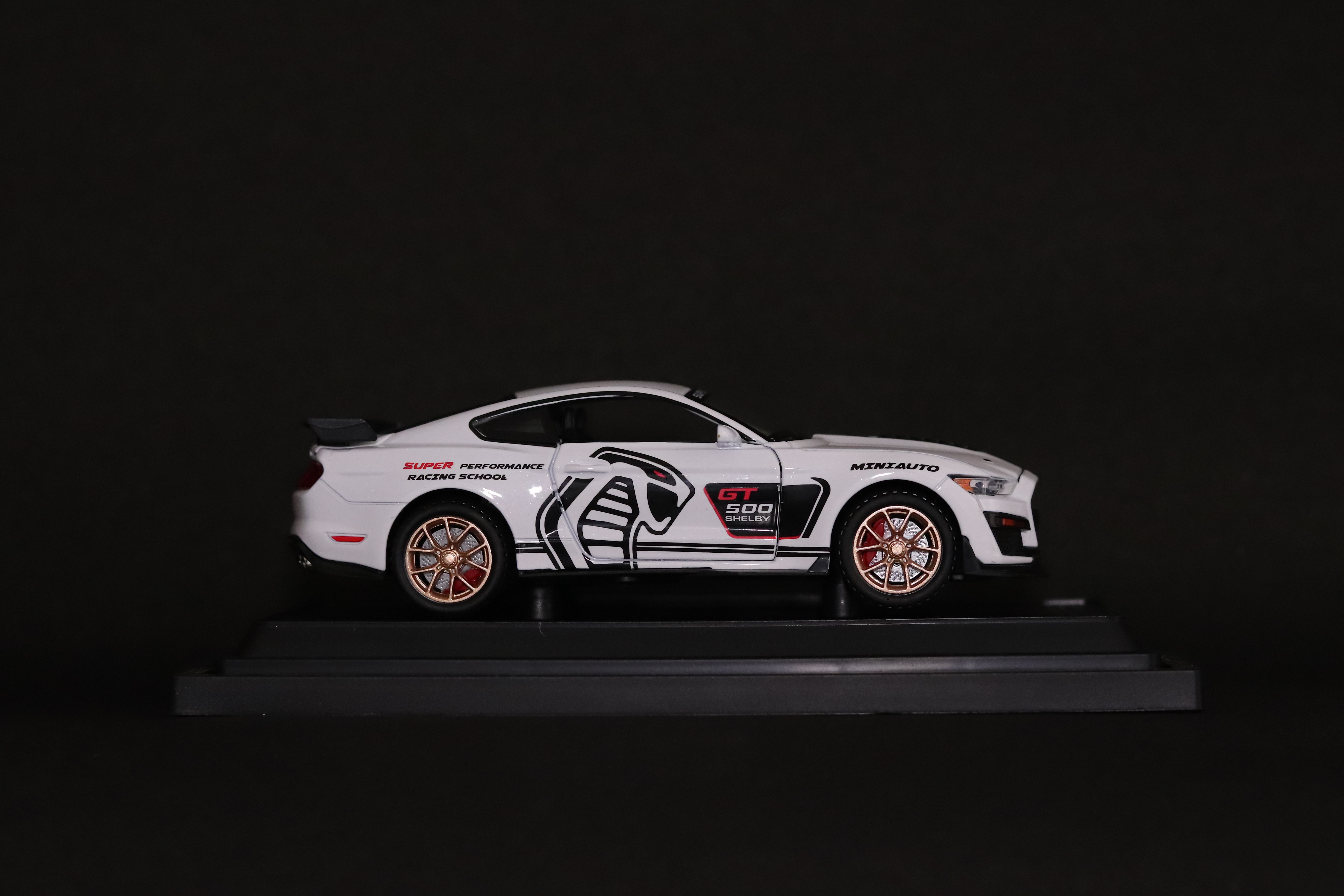 Mustang Shelby GT500 (SUPER SNAKE) 5
