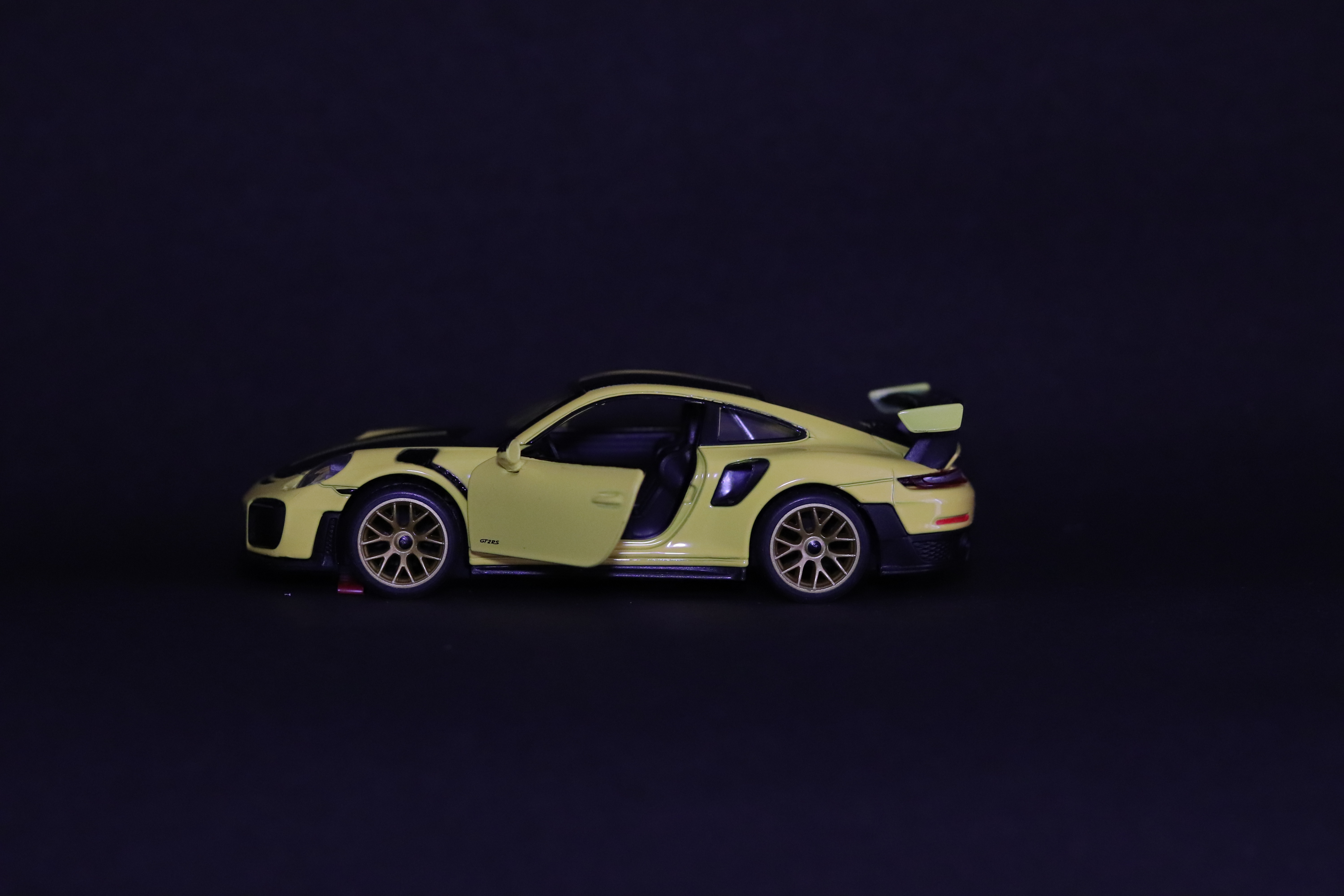 Porsche 911 GT2 RS 1