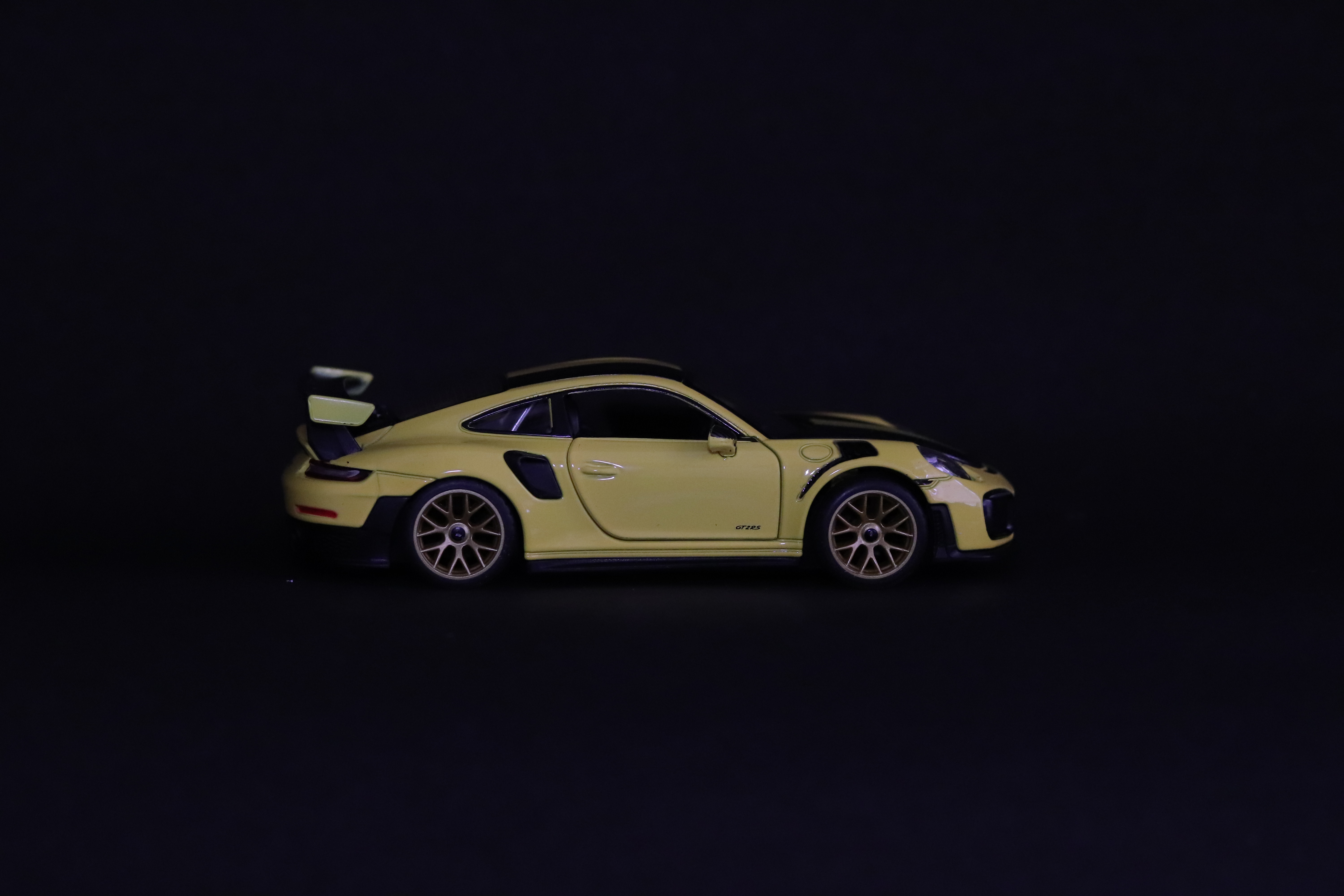 Porsche 911 GT2 RS 2